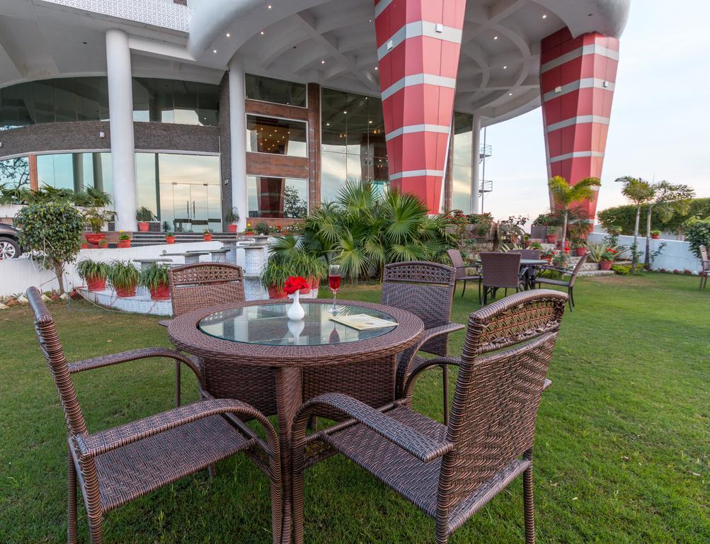The Solitaire Dehradun Luaran gambar