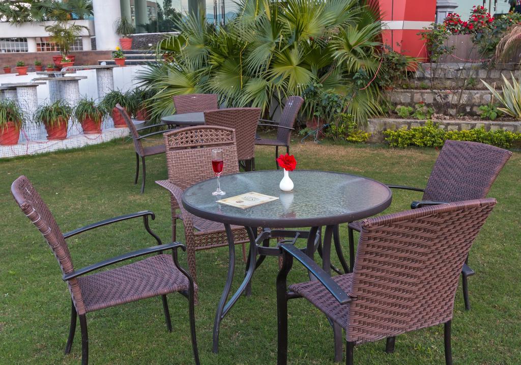 The Solitaire Dehradun Luaran gambar